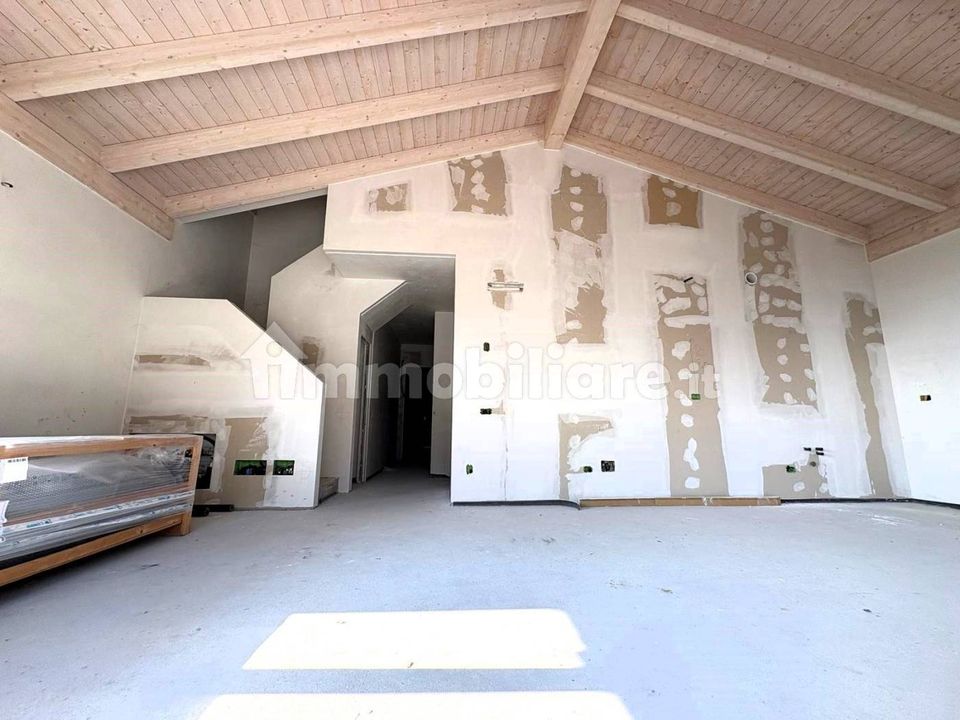 Trilocale in via Fratelli Calvi, Centro, Calolziocorte