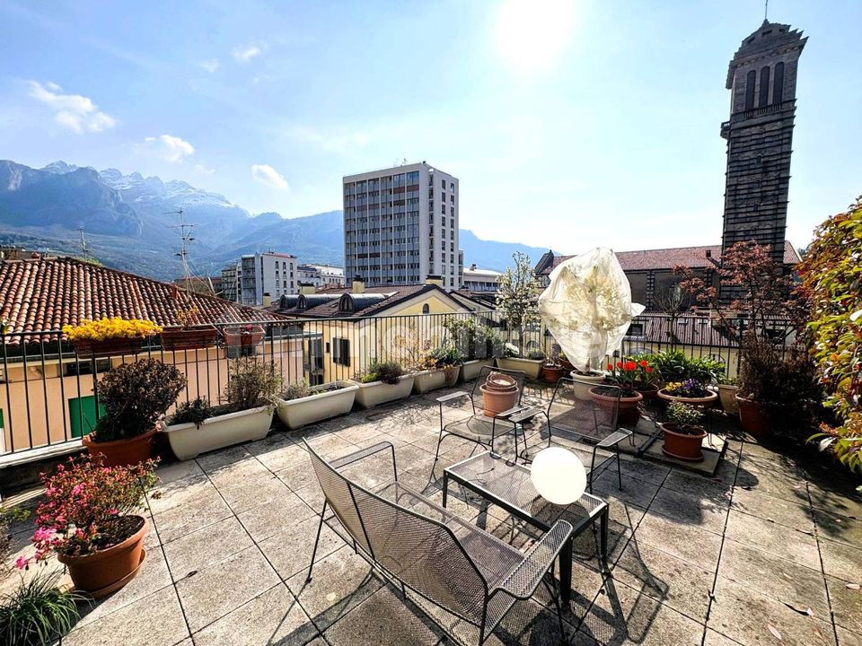 Quadrilocale in viale della Costituzione, Centro, Lecco