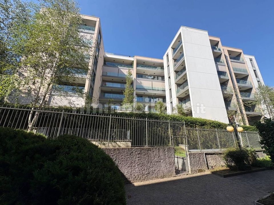 Trilocale in via Don Giuseppe Pozzi 17, Castello, Lecco