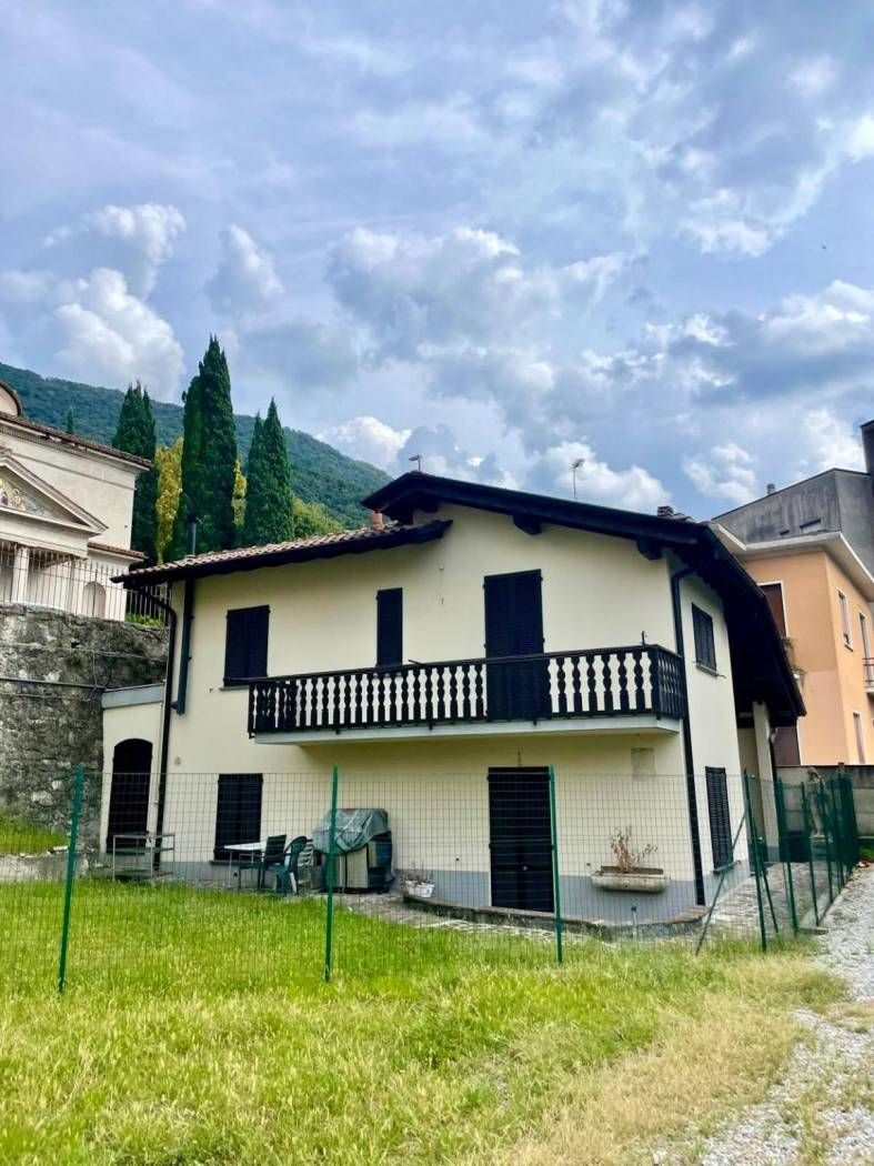 Villa in via Carlo Gomes, Maggianico - Bione, Lecco