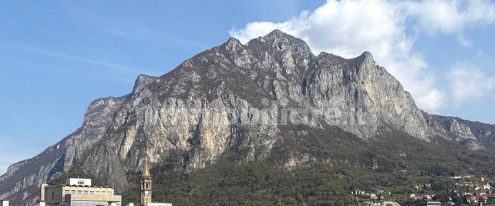 Le montagne sopra Lecco viste dalla città
